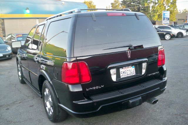 Lincoln Navigator 2005 photo 1