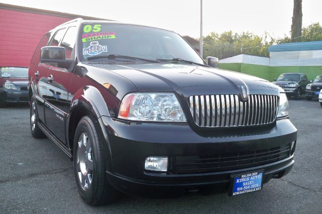 Lincoln Navigator 2005 photo 2