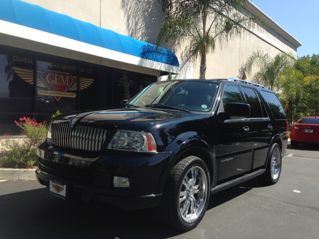 Lincoln Navigator 2005 photo 2