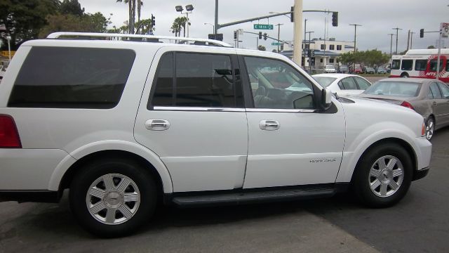 Lincoln Navigator 2005 photo 1