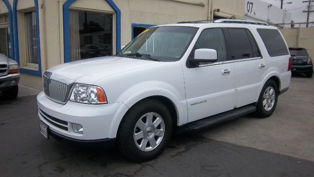 Lincoln Navigator 2005 photo 2