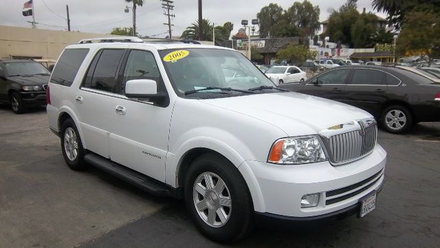 Lincoln Navigator 2005 photo 3