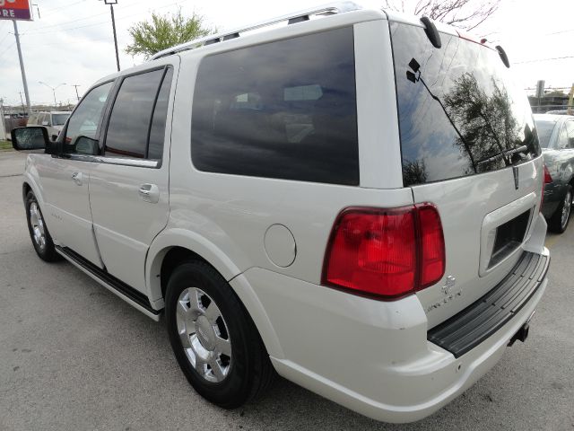 Lincoln Navigator 2005 photo 13