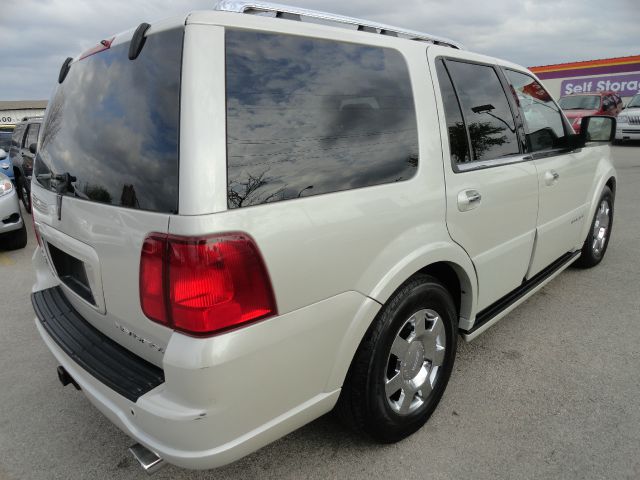 Lincoln Navigator 2005 photo 2