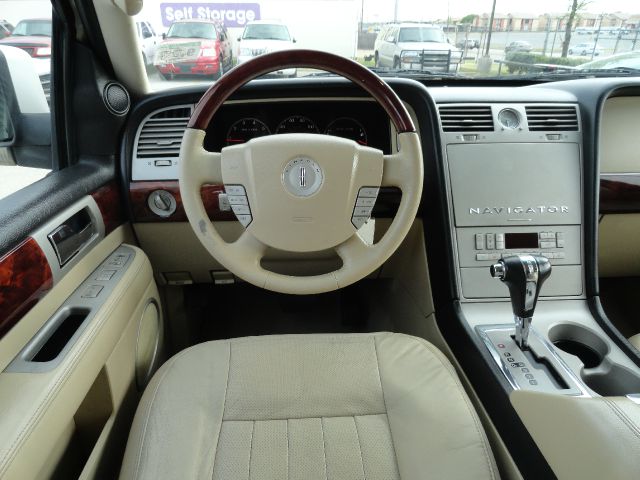 Lincoln Navigator 2005 photo 6