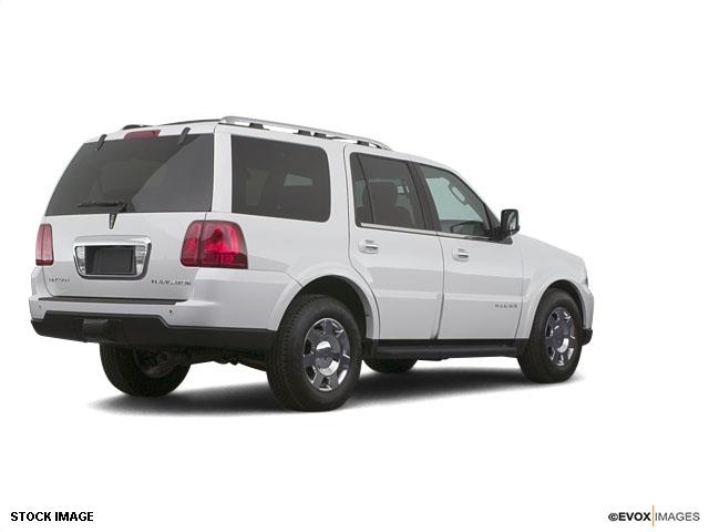 Lincoln Navigator 2005 photo 1