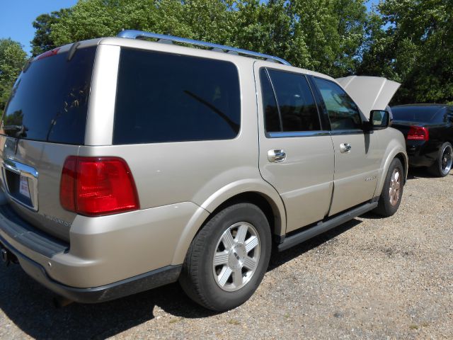 Lincoln Navigator 2005 photo 1