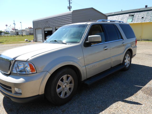 Lincoln Navigator 2005 photo 2