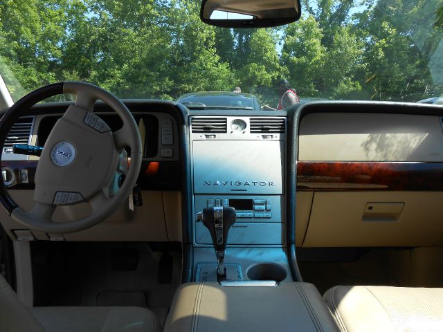 Lincoln Navigator 2005 photo 8