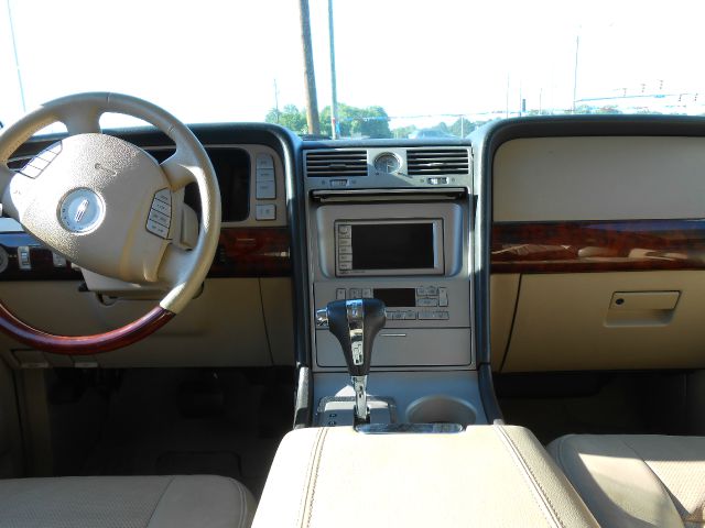 Lincoln Navigator 2005 photo 9