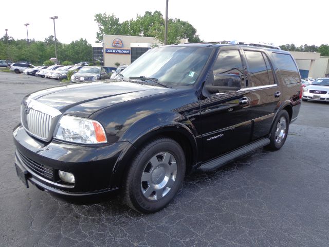 Lincoln Navigator 2005 photo 12