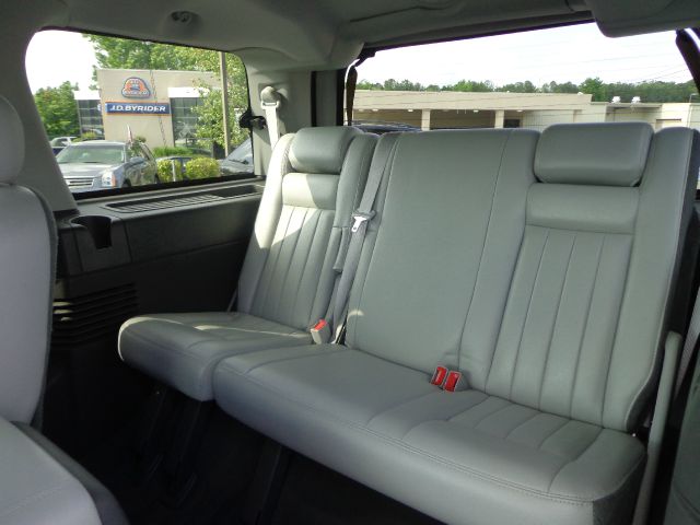 Lincoln Navigator 2005 photo 13