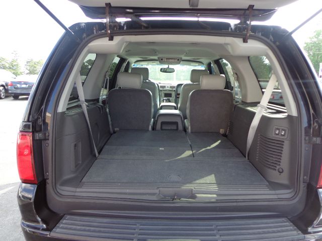 Lincoln Navigator 2005 photo 2