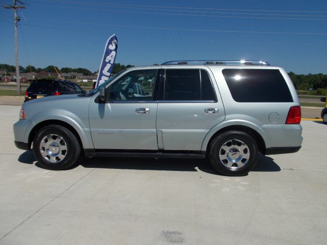 Lincoln Navigator 2005 photo 2