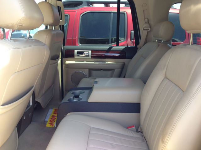 Lincoln Navigator 2005 photo 2