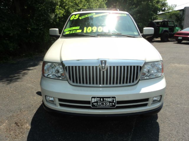 Lincoln Navigator 2005 photo 2