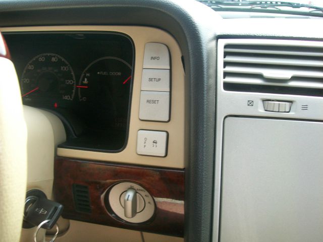 Lincoln Navigator 2005 photo 11