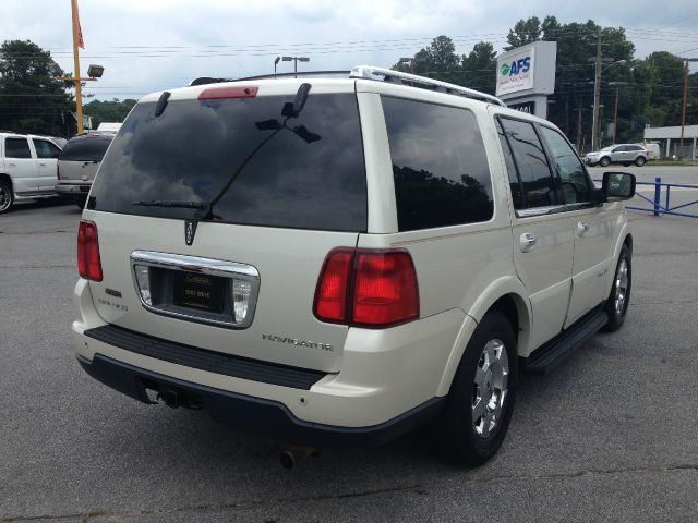 Lincoln Navigator 2005 photo 1