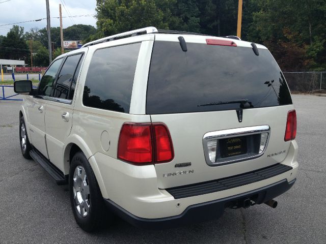 Lincoln Navigator 2005 photo 2