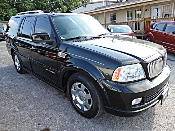 Lincoln Navigator 2005 photo 1