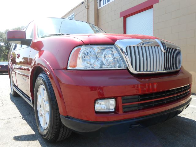 Lincoln Navigator 2005 photo 1