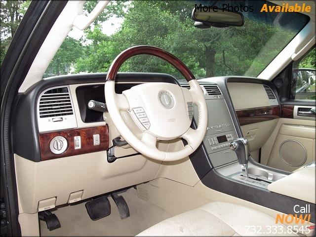 Lincoln Navigator 2005 photo 1