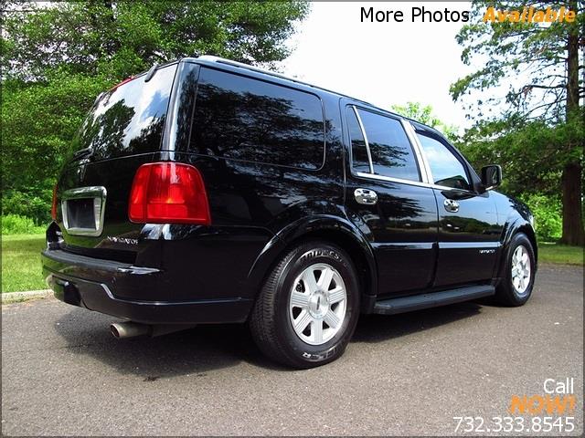 Lincoln Navigator 2005 photo 2