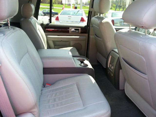 Lincoln Navigator 2005 photo 1