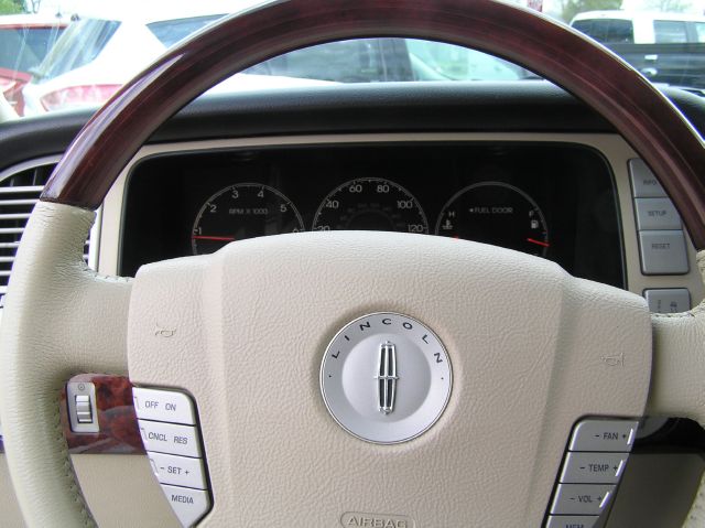 Lincoln Navigator 2005 photo 14