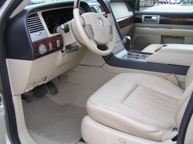 Lincoln Navigator 2005 photo 4