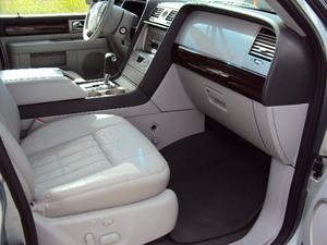 Lincoln Navigator 2005 photo 20