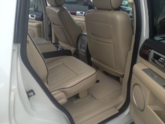 Lincoln Navigator 2005 photo 1