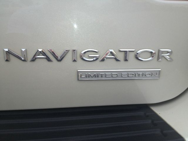 Lincoln Navigator 2005 photo 20