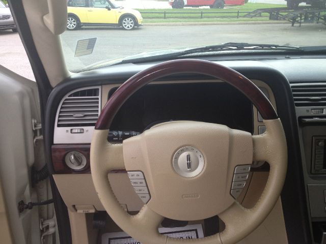 Lincoln Navigator 2005 photo 4