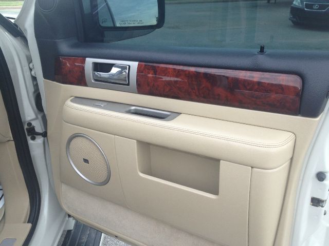 Lincoln Navigator 2005 photo 8