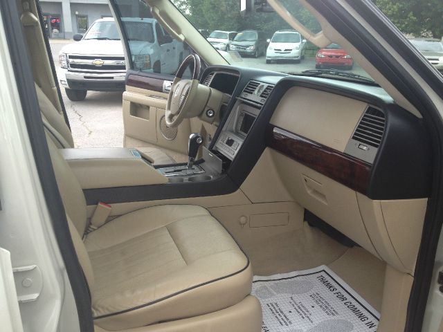 Lincoln Navigator 2005 photo 9