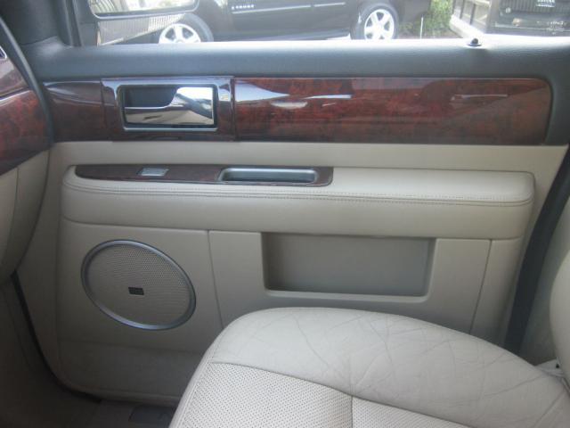 Lincoln Navigator 2005 photo 12