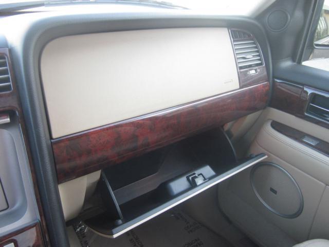 Lincoln Navigator 2005 photo 13