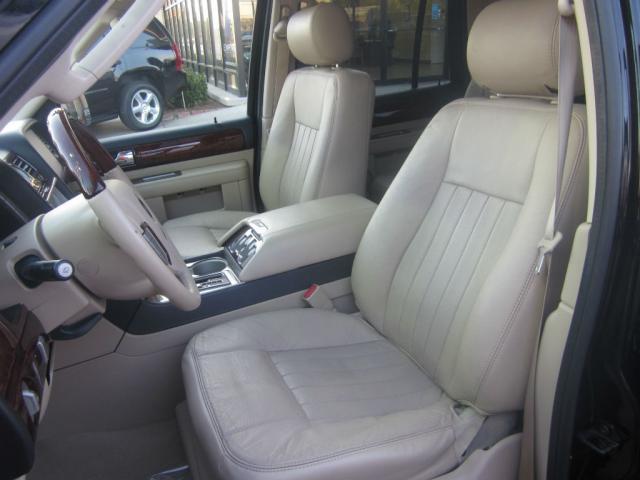 Lincoln Navigator 2005 photo 34