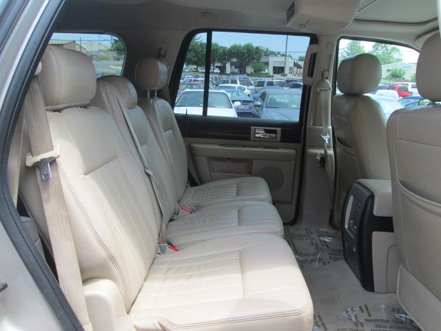 Lincoln Navigator 2005 photo 14