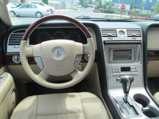 Lincoln Navigator 2005 photo 21