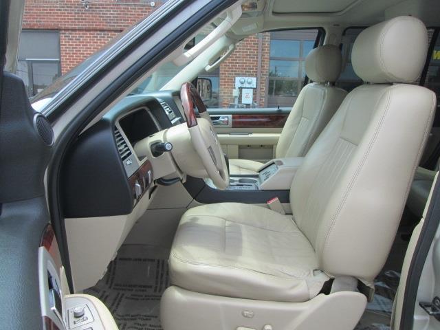 Lincoln Navigator 2005 photo 23