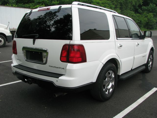 Lincoln Navigator 2005 photo 1