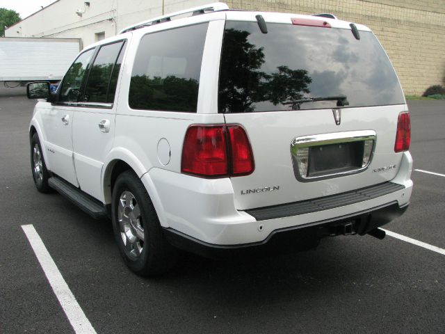 Lincoln Navigator 2005 photo 2