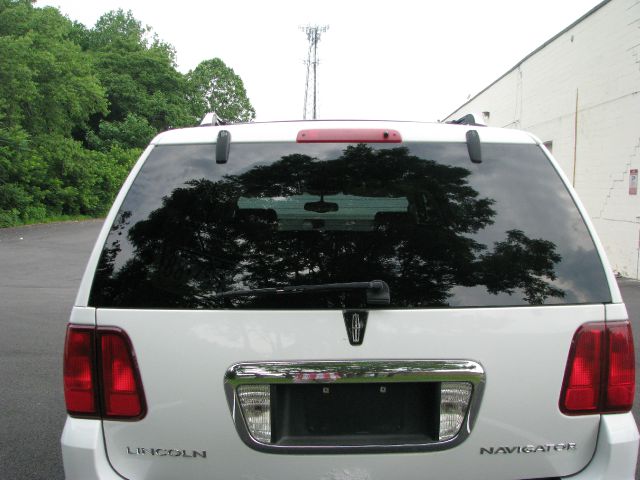 Lincoln Navigator 2005 photo 4