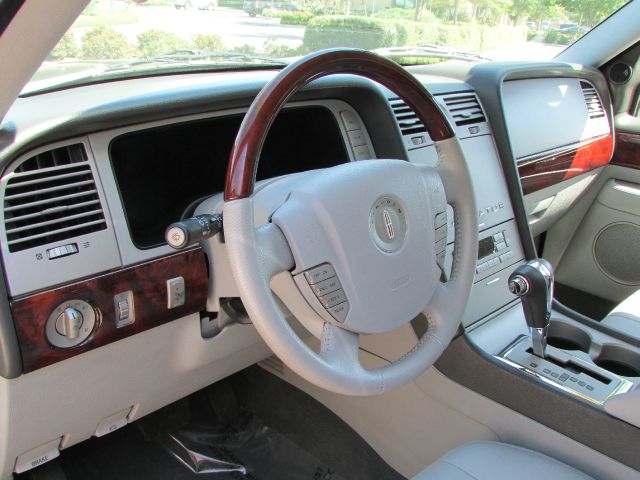 Lincoln Navigator 2006 photo 2