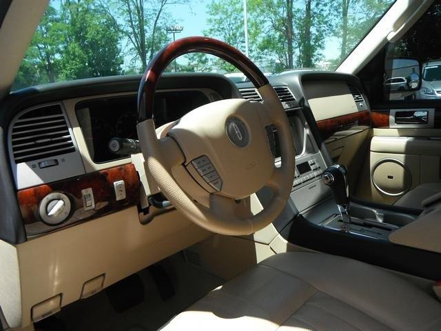 Lincoln Navigator 2006 photo 2