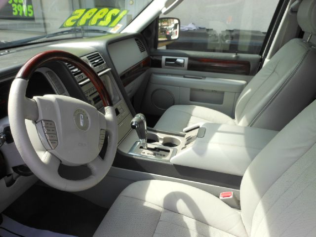 Lincoln Navigator 2006 photo 2