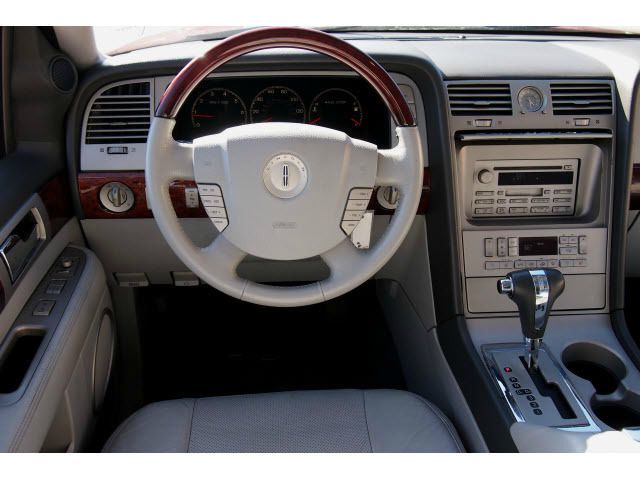 Lincoln Navigator 2006 photo 9