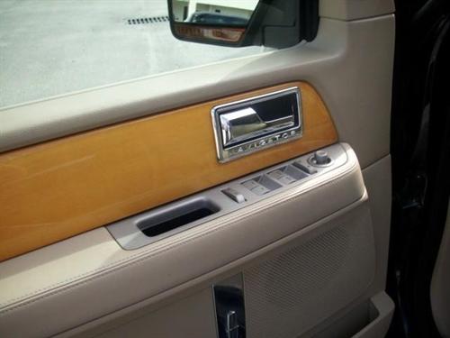 Lincoln Navigator 2007 photo 2